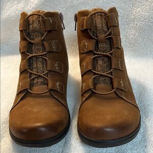 New Clark’s Womens Brown Ankle Boots side zip